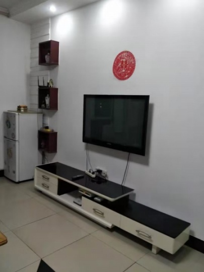 桂鶴小區(qū)三室一廳一衛(wèi)一廚,家具齊全，拎包入住