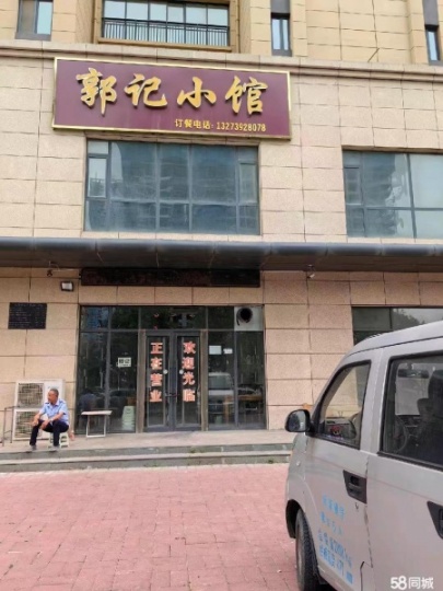 地理位置優(yōu)越，人流量大，有固定客源，本人家里有事，現(xiàn)在忍痛轉(zhuǎn)讓?zhuān)瑹o(wú)轉(zhuǎn)讓費(fèi)